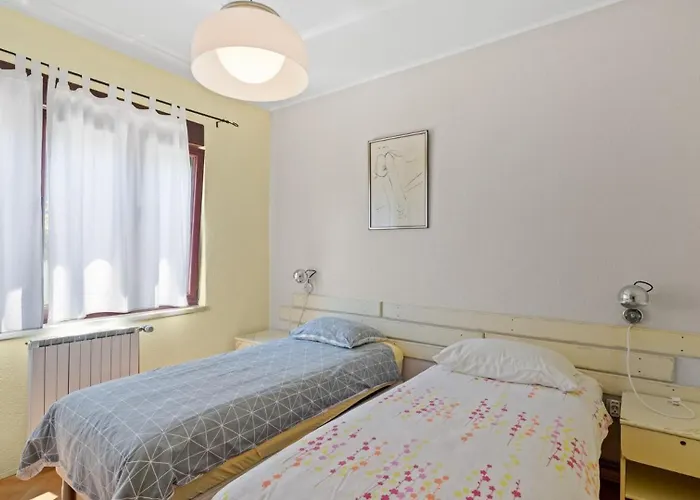 公寓 Zmak With Terrace