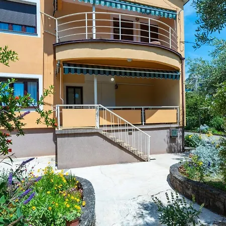Zmak With Terrace Apartmán