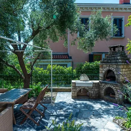 Zmak With Terrace Apartmán